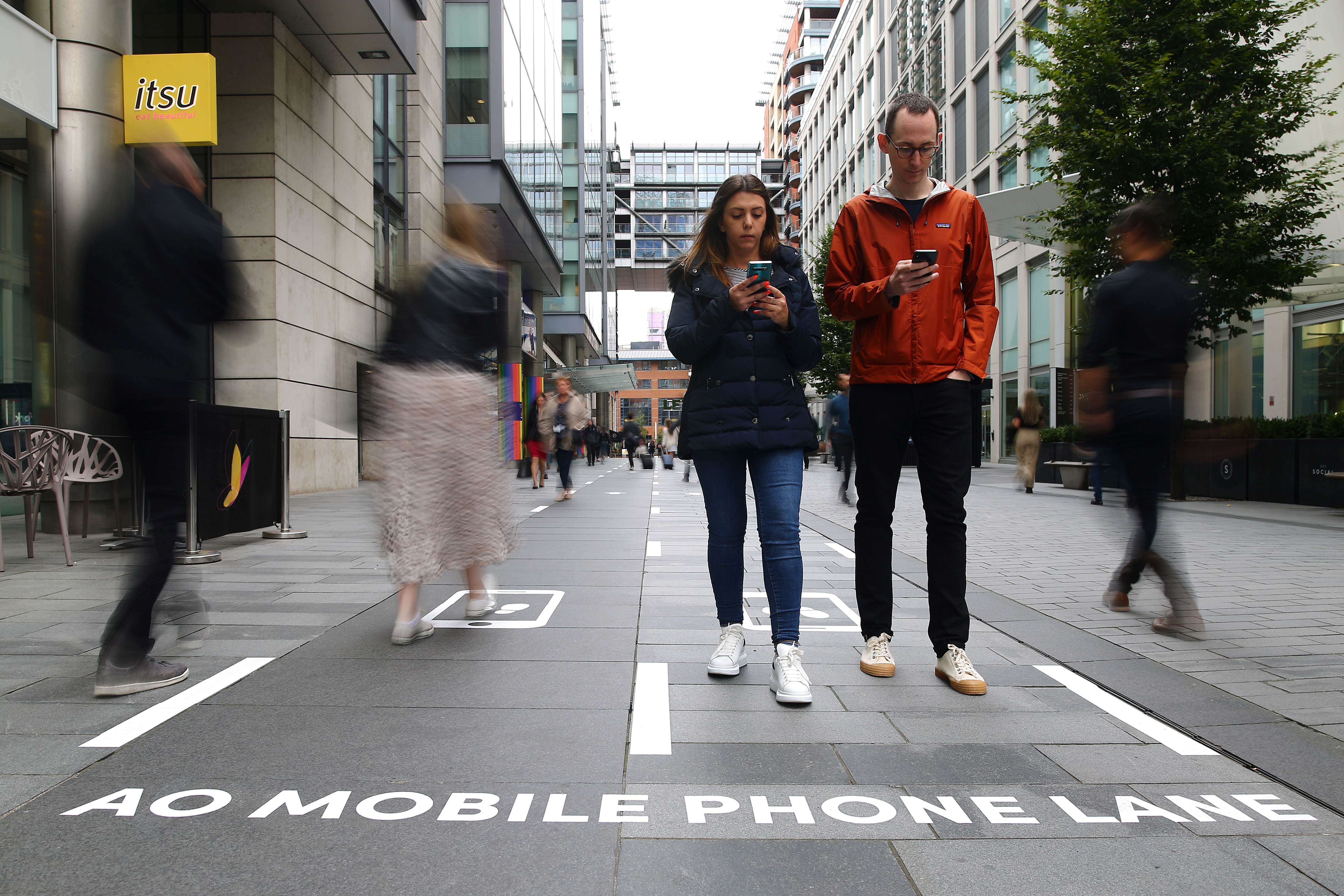 AO Mobile: Phone Lane